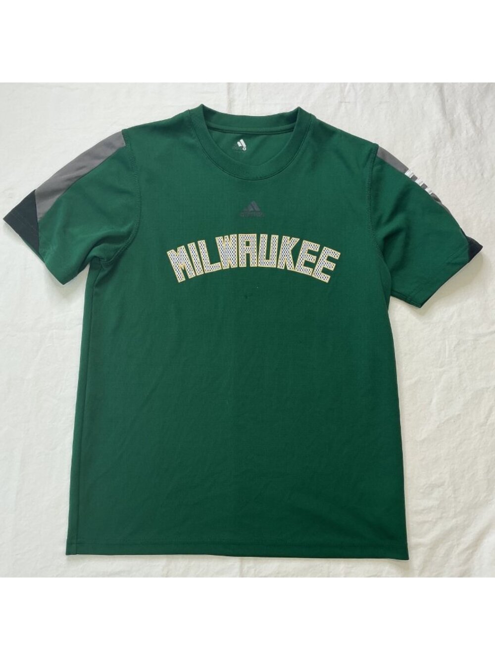 Adidas Milwaukee Green T-Shirt Boys Large 14/16 Short Sleeve 100% Polyester